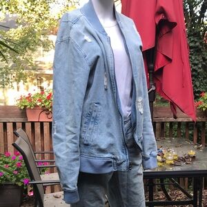 Levi trucker bomber light denim jacket small